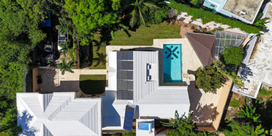 Luxury Villa for Sale in Sosúa, Dominican Republic – Spacious Living, Private Pool, and Solar Sustainability